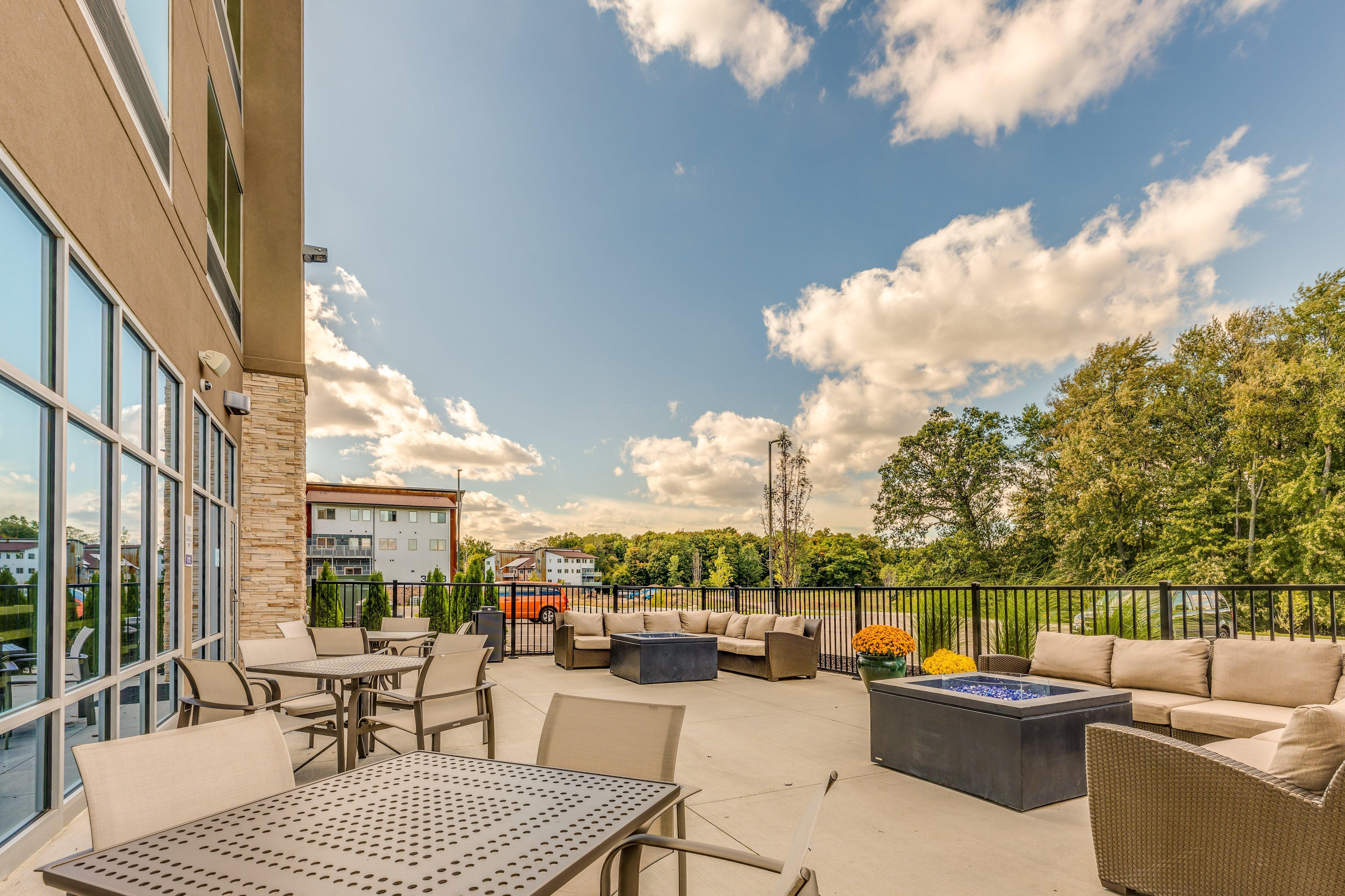 Holiday Inn Express & Suites Okemos - University Area, An Ihg Hotel מראה חיצוני תמונה